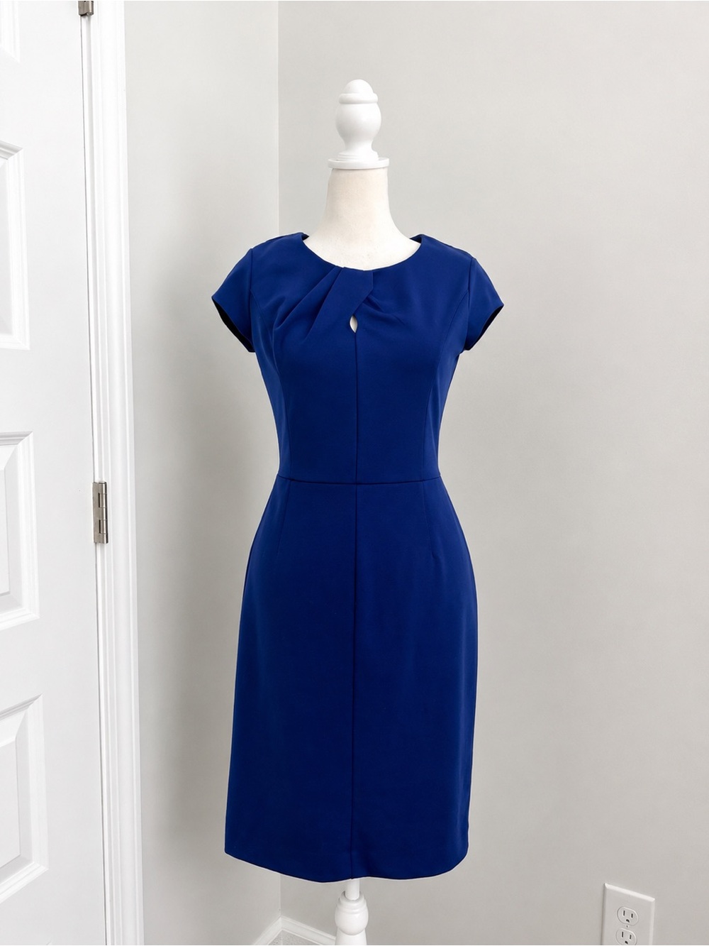 Banana Republic Royal Blue Sheath Dress Keyhole Neck Size 0